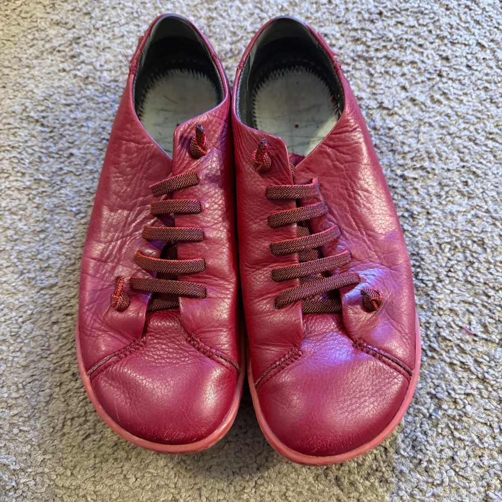 Camper Peu in rare red.